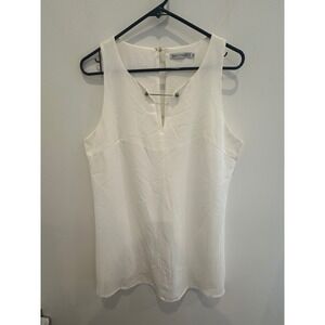 Belongsci Womens White lightweight Sleeveless V-Neck Blouse Gold Bar Detail Sz M